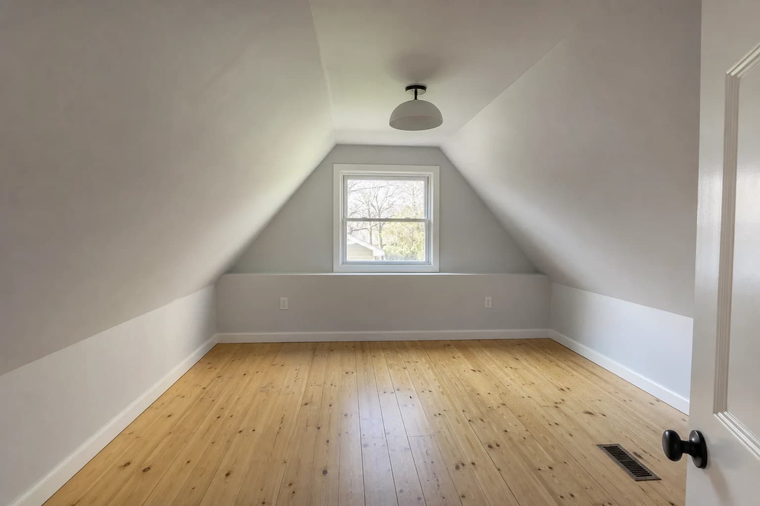 VS-05 Attic bedroom source before virtual staging
