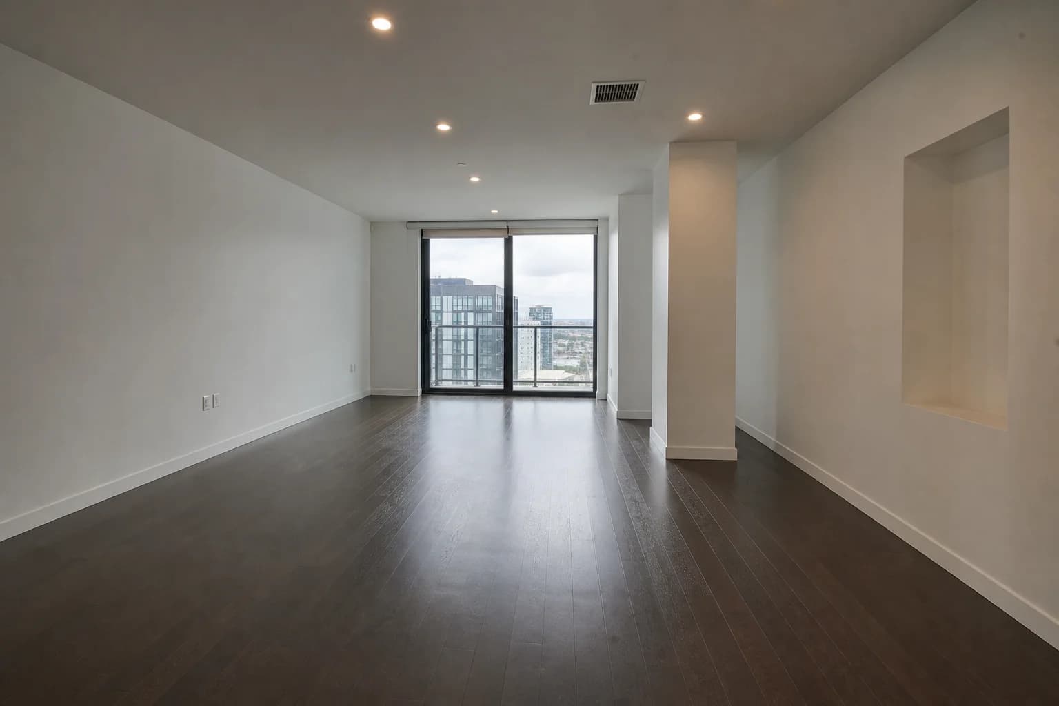 VS-03 Open-plan living and dining room source before virtual staging