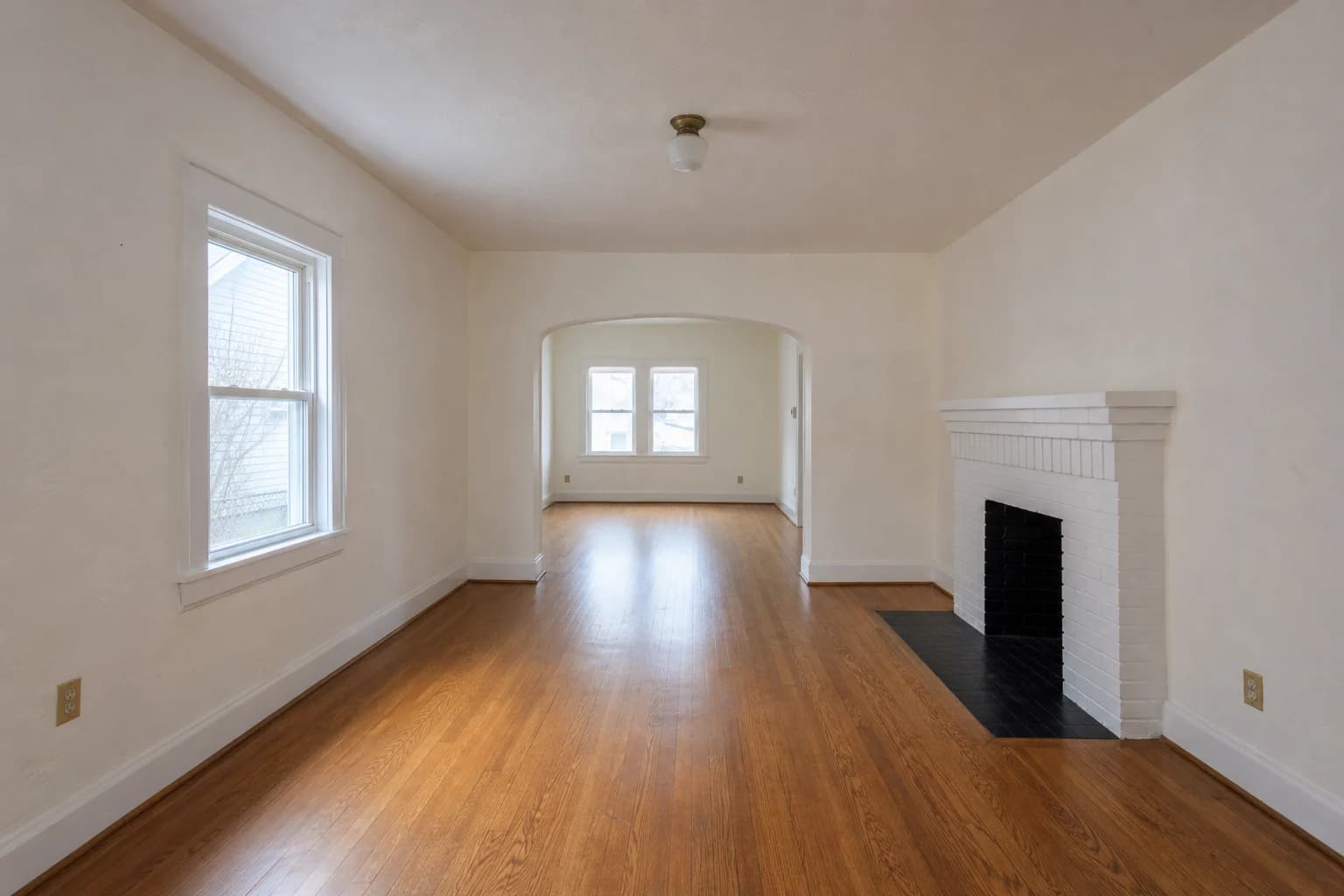VS-04 Dining room connected to a living room source before virtual staging